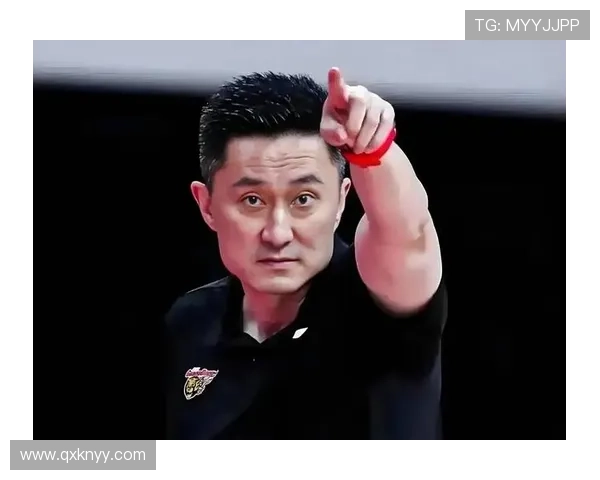 杜锋弃用麦考尔 强化内线护框是关键 杜锋弃用麦考尔 强化内线护框是关键